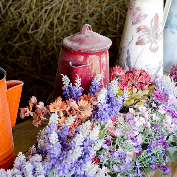 Beautiful flowers and old kettleon the wood table — Stock Photo, Image