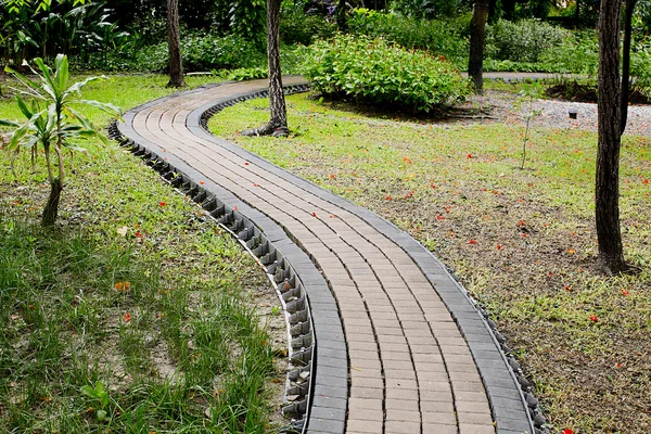 Caminho de Pedra no Parque Verde — Fotografia de Stock