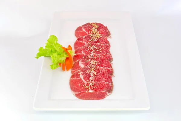 Alta qualidade cortado carne Hida wagyu isolado no fundo branco — Fotografia de Stock