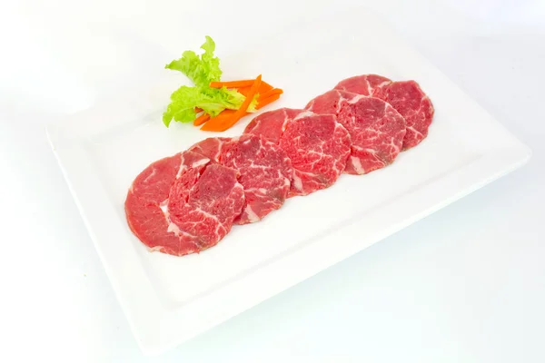 높은 학년 흰색 배경에 고립 된 히 다 wagyu 쇠고기 슬라이스 — 스톡 사진