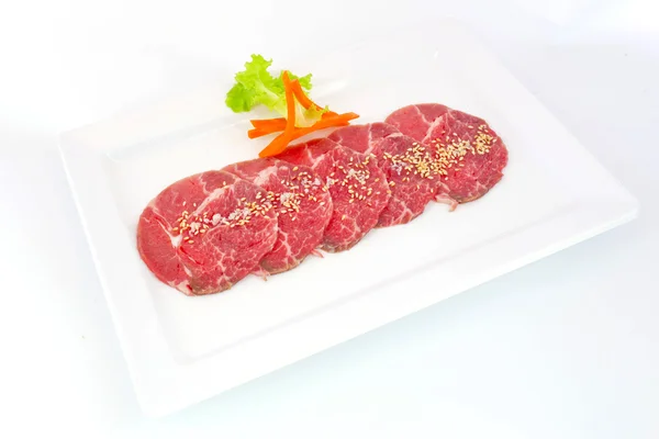 Boeuf Hida wagyu tranché de haute qualité isolé sur fond blanc — Photo