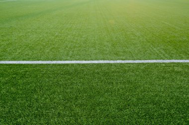 düz beyaz tebeşir hattı çim zemin üzerine markalama.