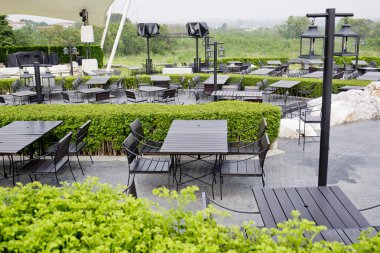 Açık Restoran açık hava ile masa sandalye. Yaz