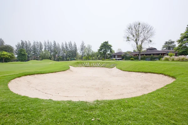 Bir sandpit bir golf sahasında — Stok fotoğraf