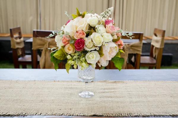 Blossom rose placed on the desk in dine room — Stock Photo, Image