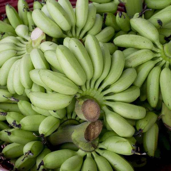 Green banana bundle in basket ready to sell — Stock Photo, Image