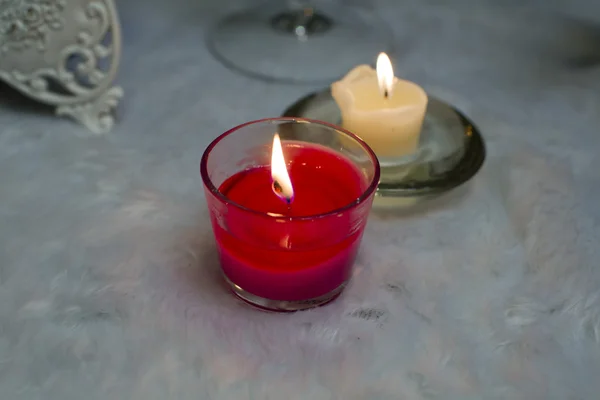 Candele aromatiche rosse e bianche . — Foto Stock