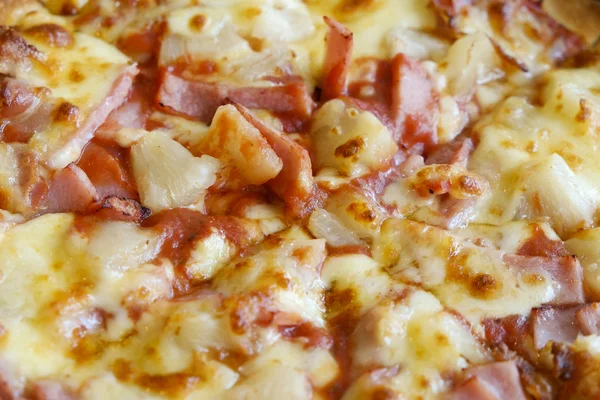 Delicious hawaiian rustic style pizza made with fresh pineapples — Stock Photo, Image