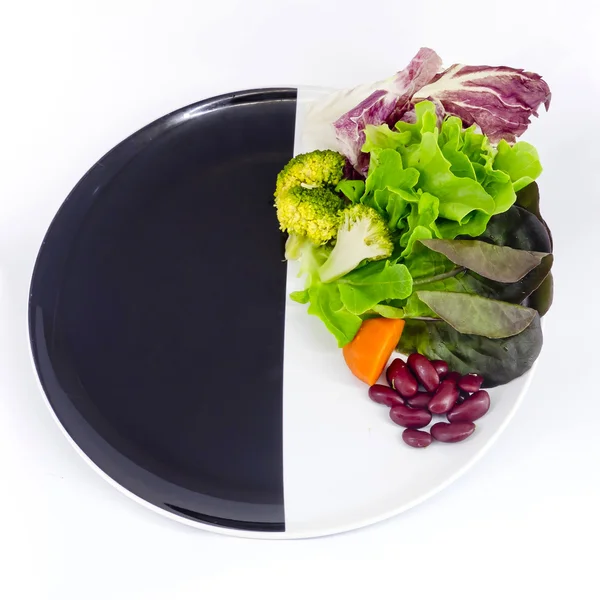 Zeleninový salát na talíři s prázdnou spcae pro formulaci — Stock fotografie