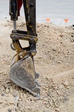 Odak kürek kir içinde kazma