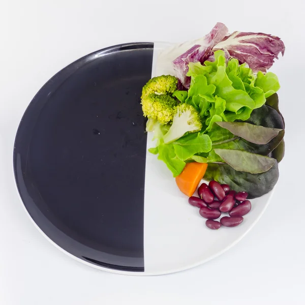 Grönsakssallad på tallrik med tomma spcae för formuleringen — Stockfoto