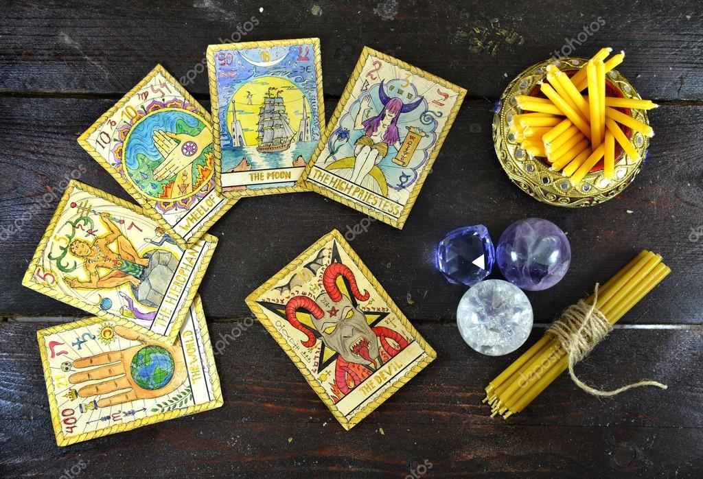 Tarot cards, magic stones and candles — Stock Photo © Samiramay 102955930