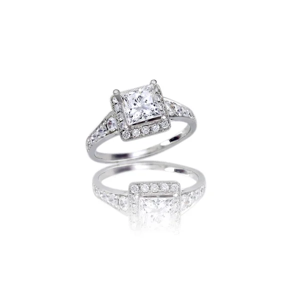 Princesse coupe Halo réglage Sparkle bague de fiançailles — Photo