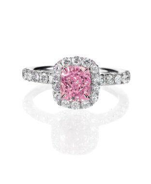 Pembe elmas halo nişan alyans beyaz izole