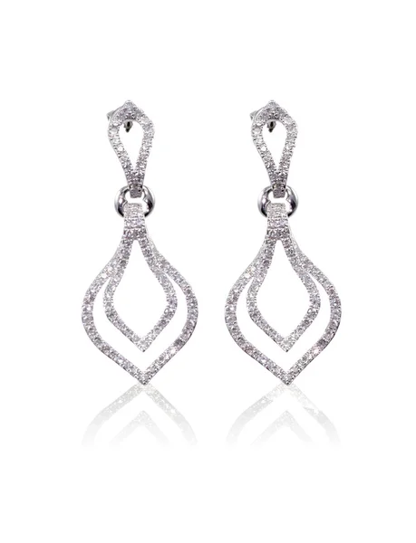 Boucles d'oreilles pendantes diamant isolé sur blanc — Photo