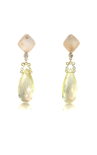 Pendientes de oro amarillo y diamante con cristales de citrino y druzy aislados en blanco —  Fotos de Stock