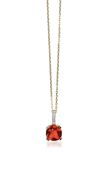 Red Ruby Gemstone collier en diamant avec chaîne isolé sur blanc — Photo