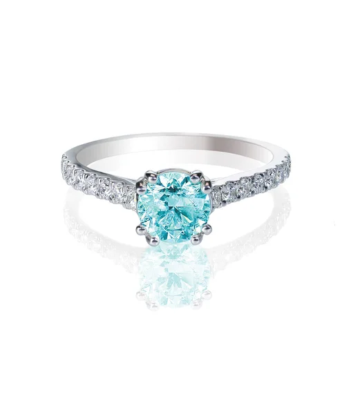 Blue Diamond engagement trouwring gekleurde diamant steen geïsoleerd op wit — Stockfoto