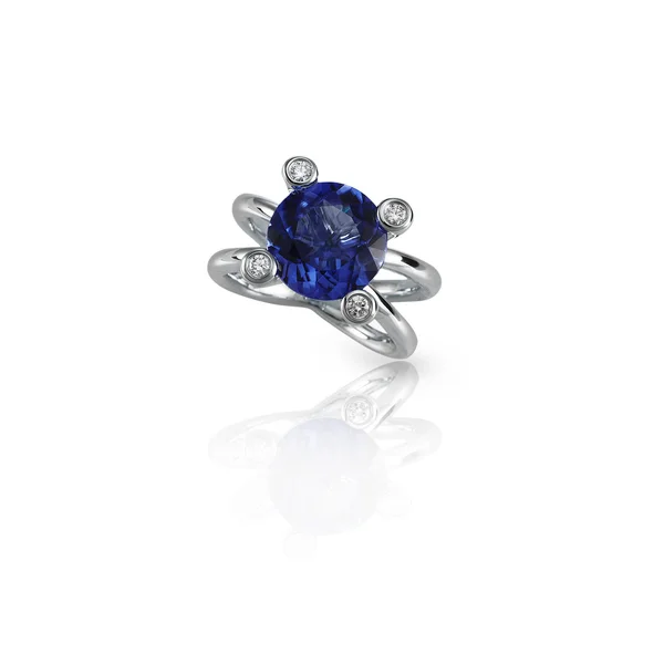 美しいサファイアとダイヤモンド結婚式の婚約指輪宝石センター石 — ストック写真