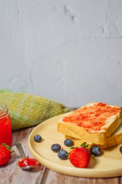 Ekmek ve Çilek Reçeli