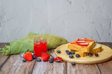 Ekmek ve Çilek Reçeli