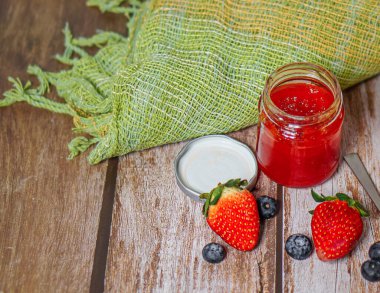 Ekmek ve Çilek Reçeli