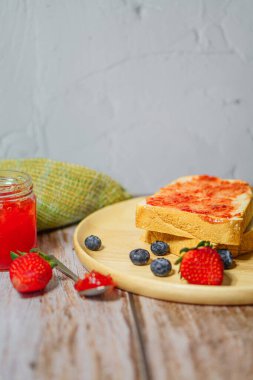 Ekmek ve Çilek Reçeli