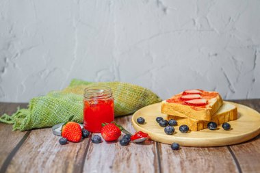 Ekmek ve Çilek Reçeli