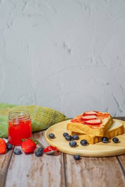 Ekmek ve Çilek Reçeli