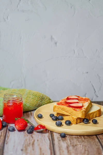 Roti Dan Jam Strawberry — Stok Foto