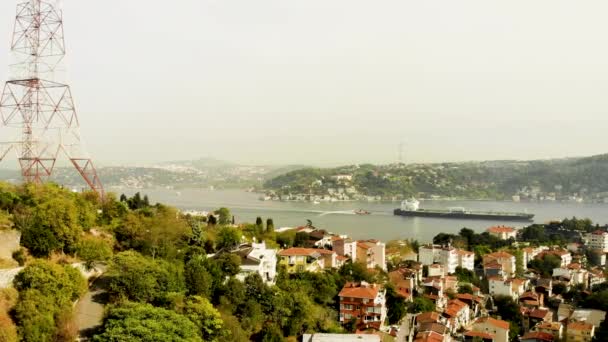 Неймовірний Вид Босфор Захоплений Арнаутського Району Стамбула Багато Будинків Дерев — стокове відео