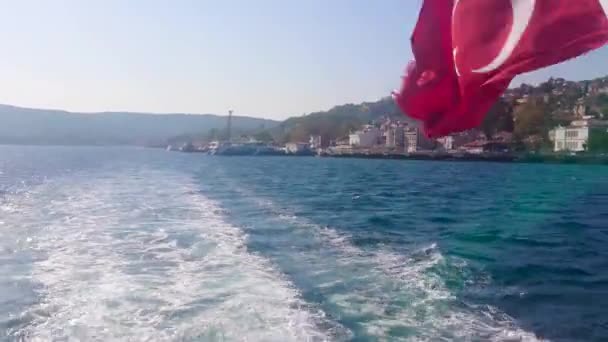 Uitzicht Het Zeewater Met Een Wake Istanbul Een Zonnige Warme — Stockvideo