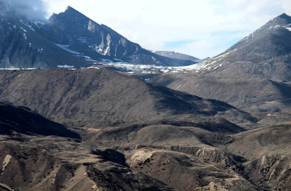 Een Panoramisch Uitzicht Besneeuwde Bergachtige Kale Vlakke Land Genaamd Tibetaans — Stockfoto