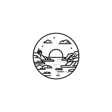 Göl kıyısında suda sürüklenen sanat botları.