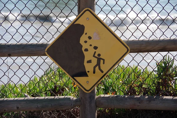 Sign Warning Falling Rocks Trail Ocean Cliff — Stock Photo, Image