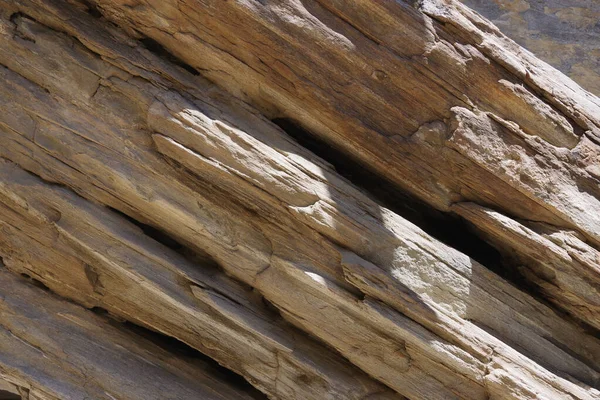 Felsformation Aus Geschichtetem Gestein Die Die Verschiebung Von Erdplatten Der — Stockfoto