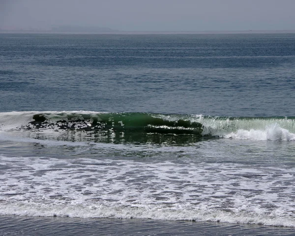 Vista Panoramica Delle Onde Pacifiche Del Surf Oceanico Sulla Spiaggia — Foto Stock