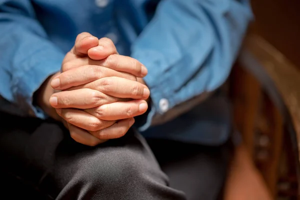 Primo Piano Fedeli Che Pregano Mani Giunte Adorazione Dio Concetto — Foto Stock