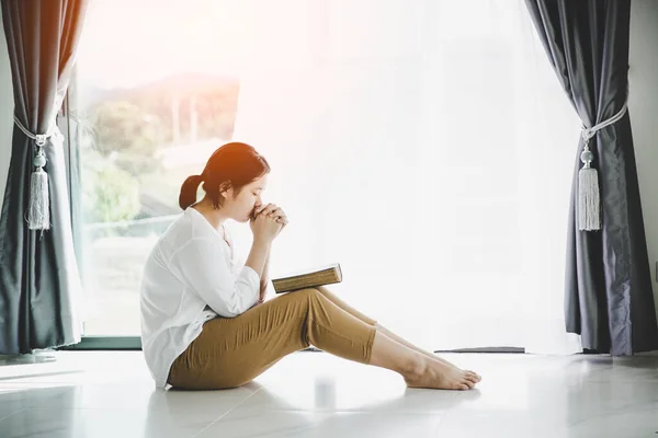 Christelijk Leven Crisis Gebed Tot God Jonge Vrouw Bidt Voor — Stockfoto