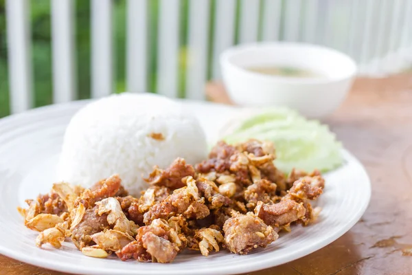 Carne al curry con arroz, enfoque selectivo . — Foto de Stock