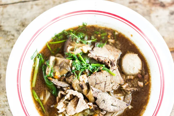 Przodu Pho Tai styl głuptas zupa z warzyw na stole — Zdjęcie stockowe