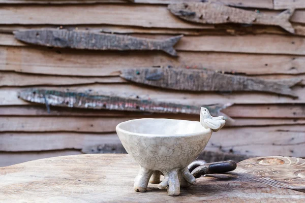 Taza de té vacía en la mesa de madera . — Foto de Stock