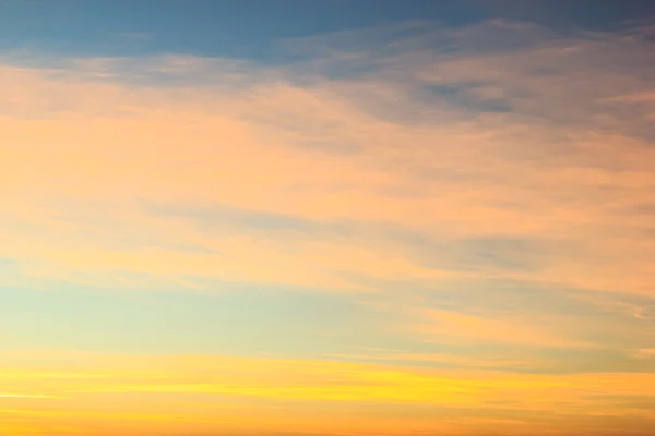 Renkli gökyüzü bulutlu, arka plan — Stok fotoğraf
