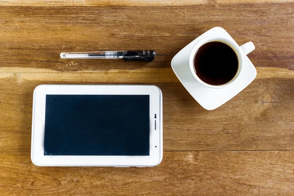 Koffie en tablet, werkplek zakenman — Stockfoto