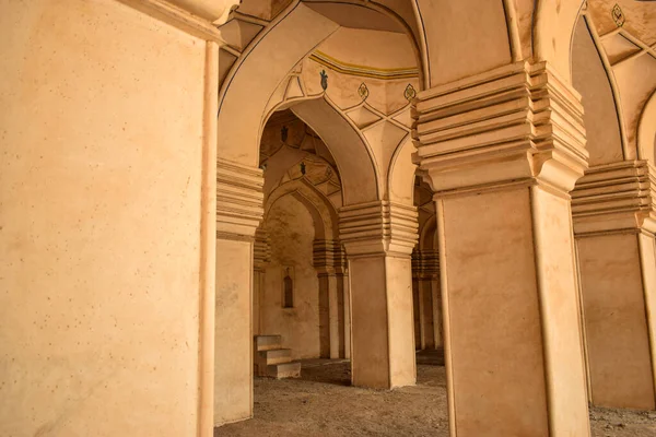 Minarete Antigua Mezquita Interior Vista Las Tumbas Los Siete Gobernantes — Foto de Stock