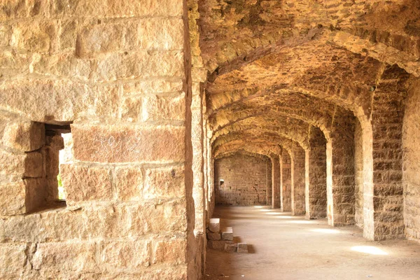 Historisches Fort Stone Wall Corridor Archivbild — Stockfoto