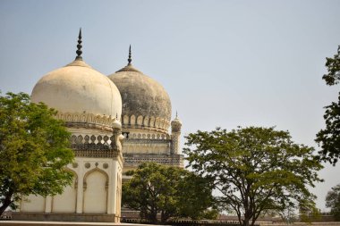 Sultan Quli Kutub Mulk 'un mezarı 1543 yılında inşa edildi. Yedi Mezar Stok Fotoğrafçılık Resmi
