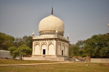 Hyderabad 'ın Yedi Mezarı, Hindistan Sultanı Quli Kutub Mulk' un mezarı 1543 yılında inşa edildi.