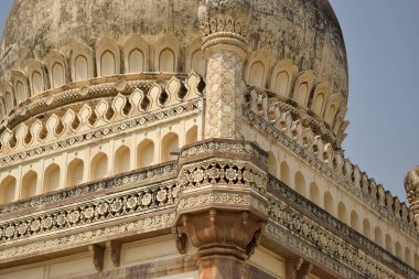 Sultan Quli Kutub Mulk 'un mezarı 1543 yılında inşa edildi. Yedi Mezar Stok Fotoğrafçılık Resmi