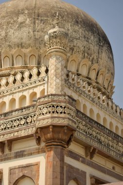 Sultan Quli Kutub Mulk 'un mezarı 1543 yılında inşa edildi. Yedi Mezar Stok Fotoğrafçılık Resmi